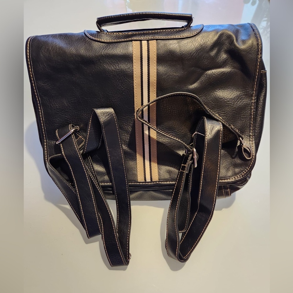 Men’s messenger bag/ convertible to backpack.